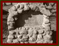 (6/12): Kamienny grób kobiety pochowanej w r. 1931