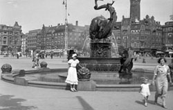 [Radhuspladsen fountain]